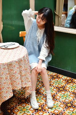 客厅玩朋友娇妻HD完整版视频